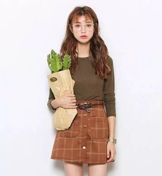 潮牌穿搭热门话题英文,Emerging Fashion Trends: Exploring the Popularity of Streetwear and Hip-Hop Influences in Modern Clothing Culture