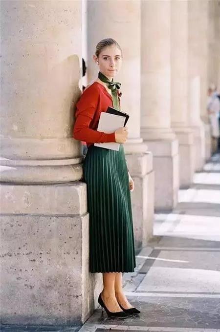 参与穿搭热门话题英文,Exploring the Latest Fashion Trends: A Dive into the Buzz of Styling Conversations