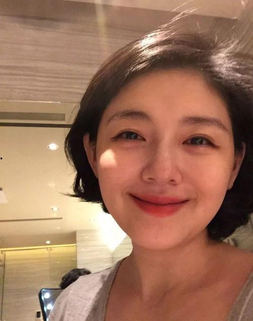 明星网红穿面包拖鞋视频,面包拖鞋穿搭风潮