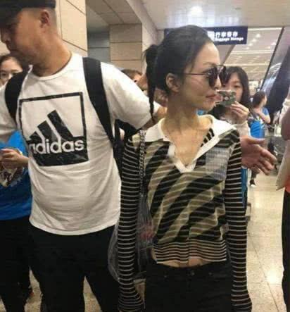 路人镜头下明星网红照片,明星网红路人视角下的风采瞬间