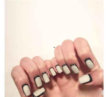 冬日美甲热门话题图片,时尚指尖，温暖一冬